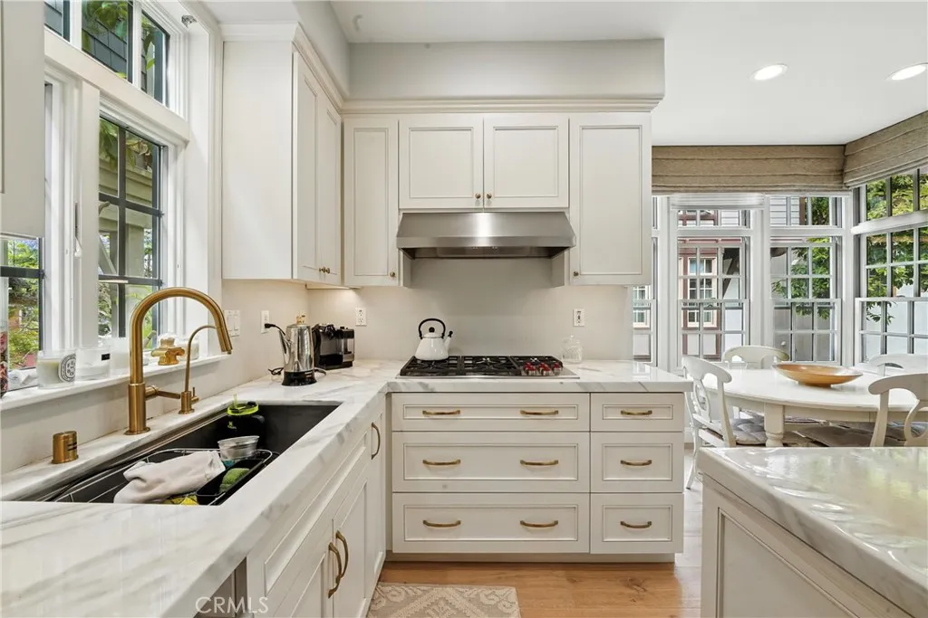 Corona del Mar, California 92625, United States, 2 Bedrooms Bedrooms, ,3 BathroomsBathrooms,Residential,Active,161398