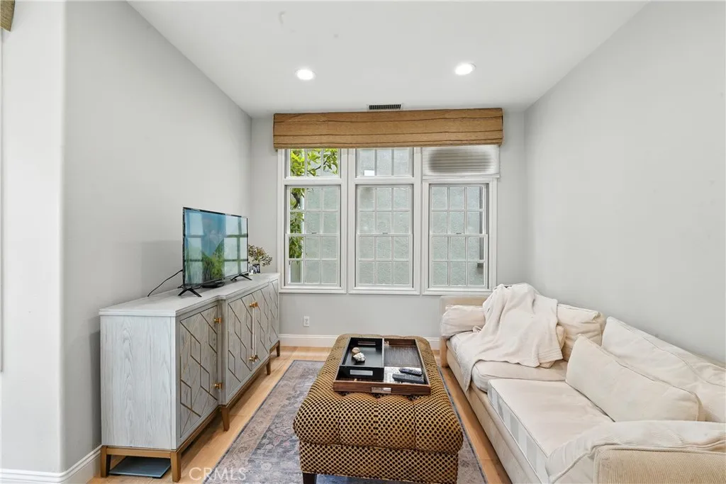 Corona del Mar, California 92625, United States, 2 Bedrooms Bedrooms, ,3 BathroomsBathrooms,Residential,Active,161398