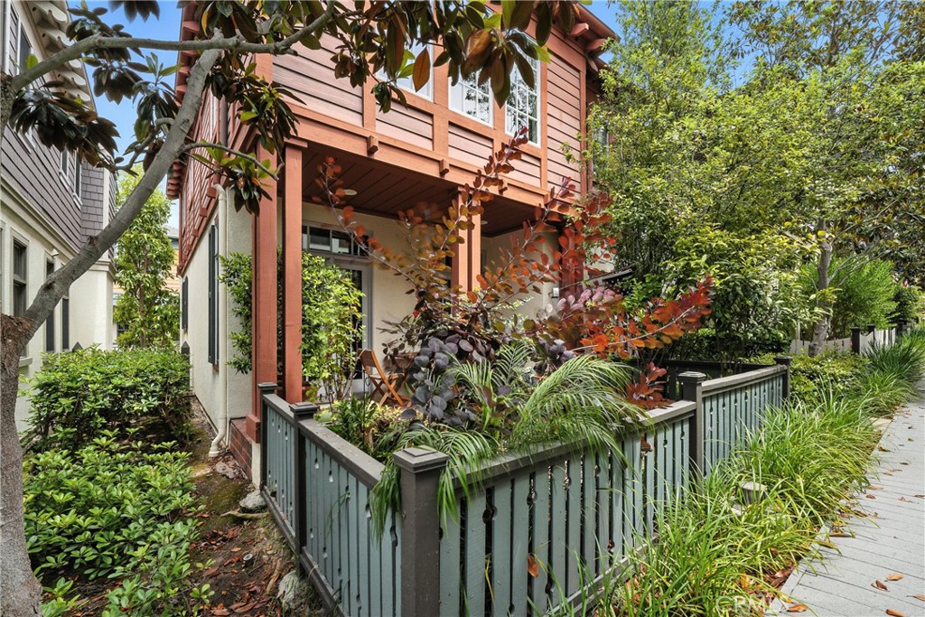 2616 BUNGALOW Place