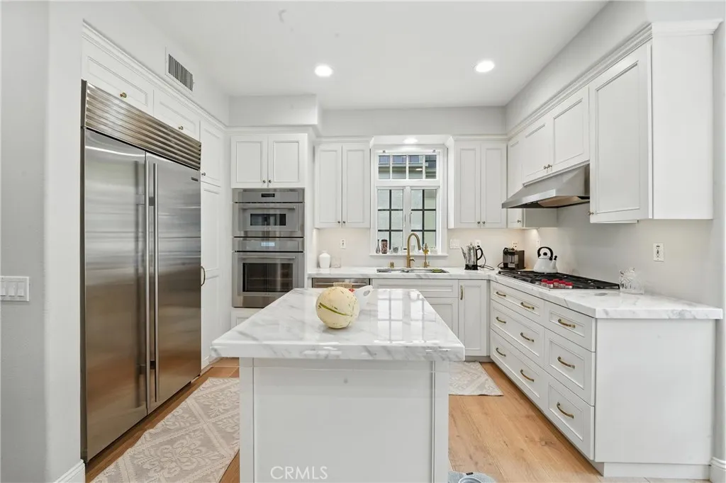 Corona del Mar, California 92625, United States, 2 Bedrooms Bedrooms, ,3 BathroomsBathrooms,Residential,Active,161398