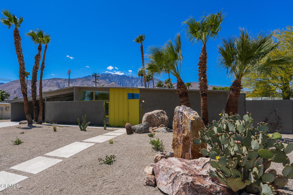 2839 N Davis Way