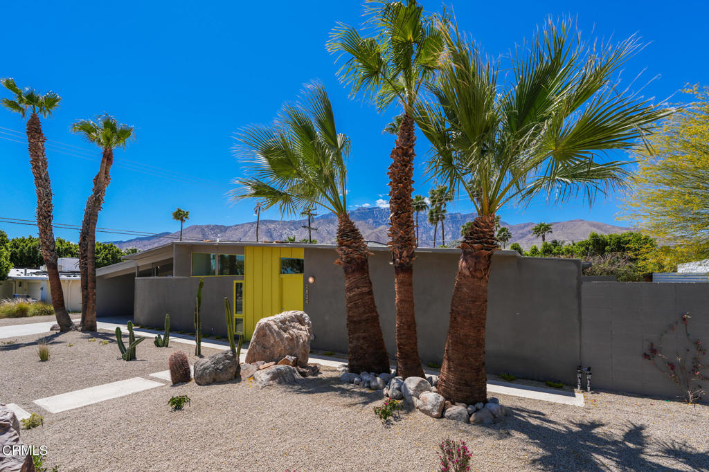 2839 N Davis Way