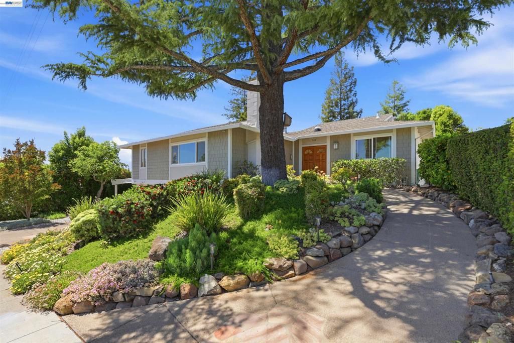 Photo of 748 Wimbledon Ln LN, Livermore, CA 94550 (MLS # 41136874)