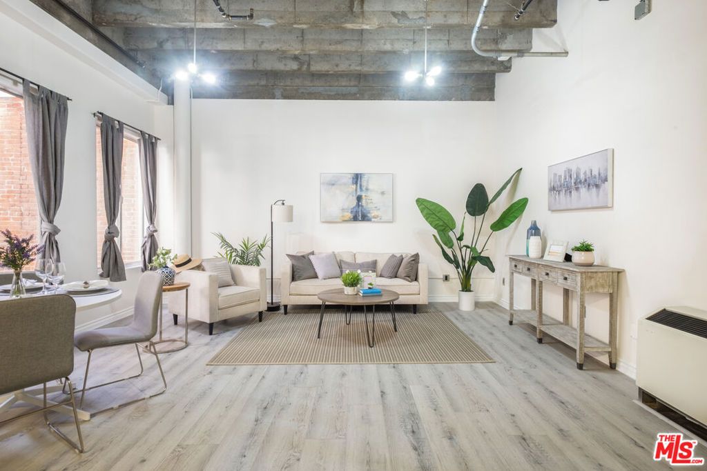 Photo of 312 W 5th Street #606, Los Angeles, CA 90013 (MLS # 26670987)