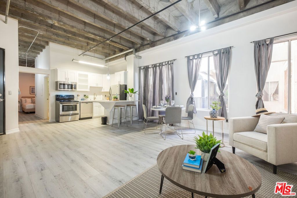 Photo of 312 W 5th Street #606, Los Angeles, CA 90013 (MLS # 26670987)