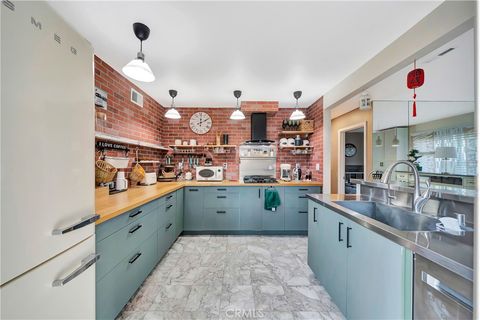 Tiny photo for 27416 Rondell Street, Agoura Hills, CA 91301 (MLS # SR26049173)