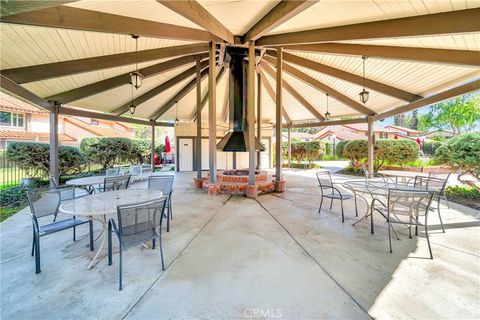 Tiny photo for 27416 Rondell Street, Agoura Hills, CA 91301 (MLS # SR26049173)