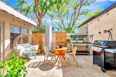 Tiny photo for 27416 Rondell Street, Agoura Hills, CA 91301 (MLS # SR26049173)