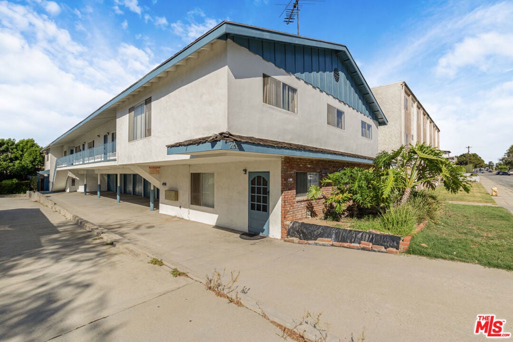2609 Gates Avenue
