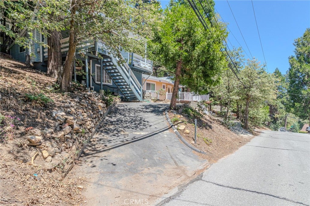 1223 Bear Springs