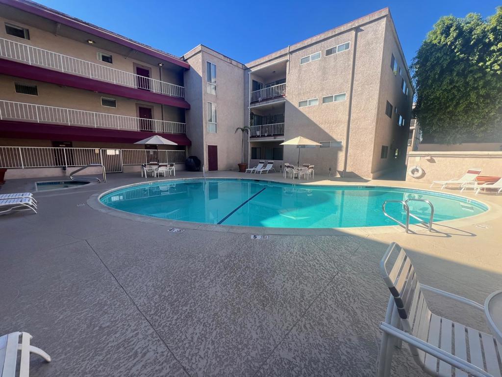 4487 Colbath Ave 207