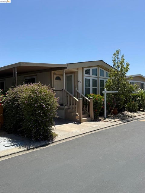 Photo of 812 W Clover, Tracy, CA 95376 (MLS # 41144137)