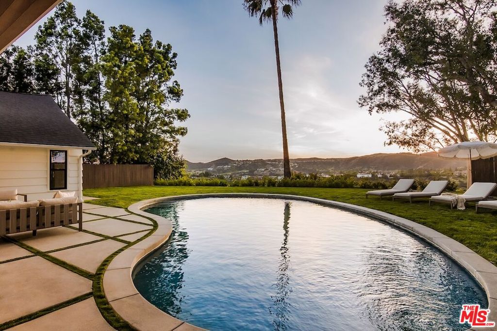 2179 Linda Flora Drive