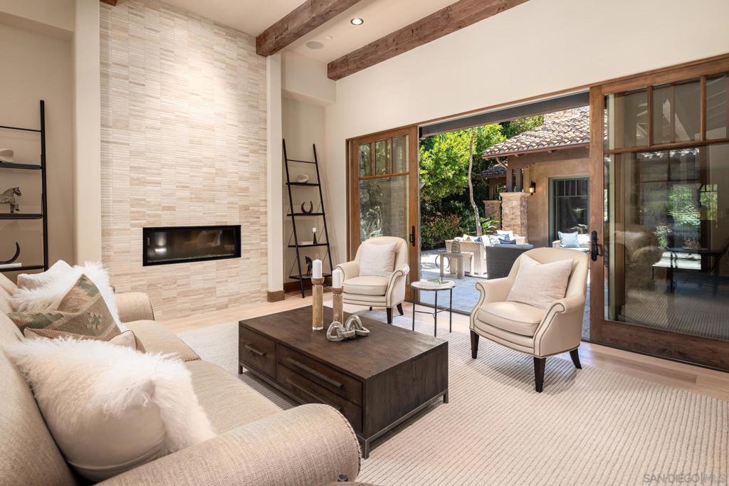 18504 Calle La Serra
