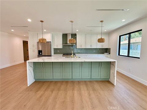 Photo of 22130 Gault Street, Canoga Park, CA 91303 (MLS # SR26032390)