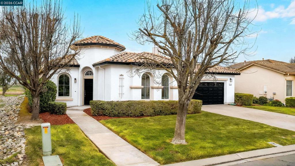 175 Oakridge Way