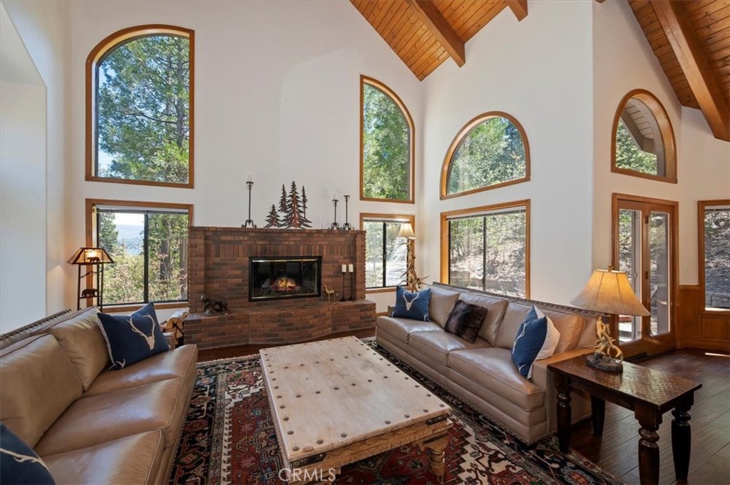 Lake Arrowhead, California, 92352, United States, 4 Bedrooms Bedrooms, ,5 BathroomsBathrooms,Residential,Active,2041533