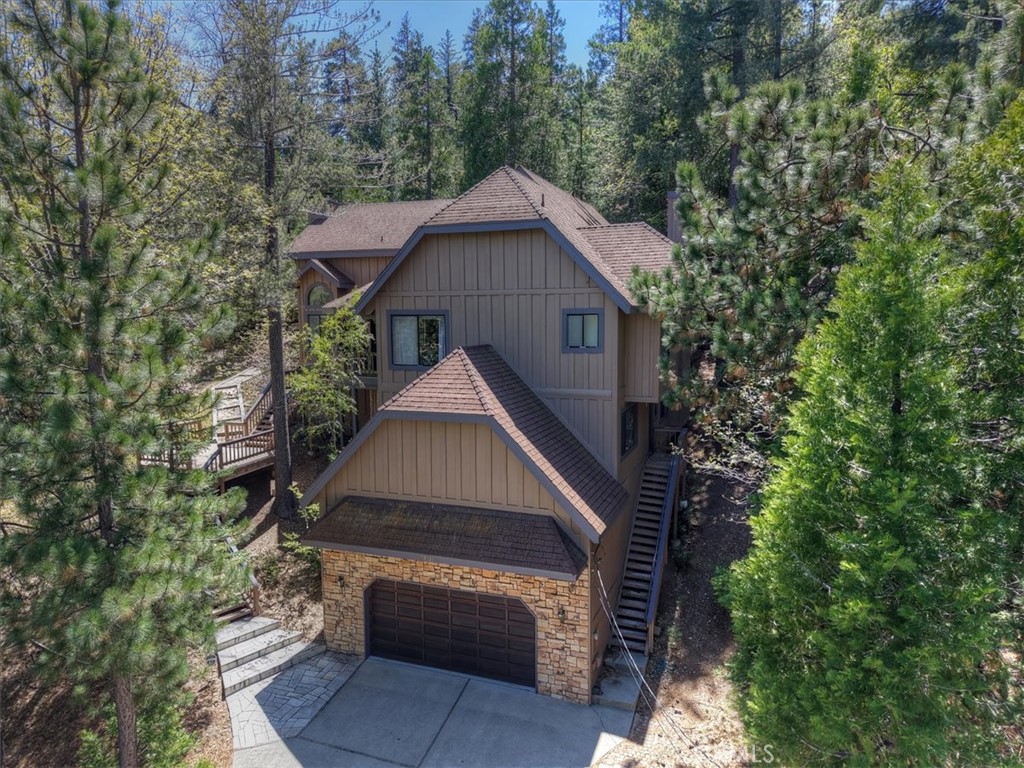 Lake Arrowhead, California, 92352, United States, 4 Bedrooms Bedrooms, ,5 BathroomsBathrooms,Residential,Active,2041533