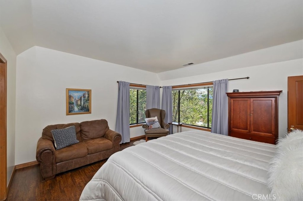 Lake Arrowhead, California, 92352, United States, 4 Bedrooms Bedrooms, ,5 BathroomsBathrooms,Residential,Active,2041533