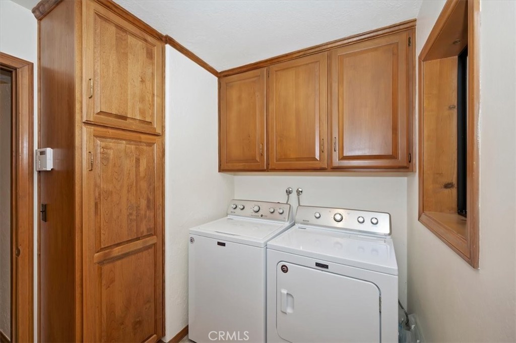 Lake Arrowhead, California, 92352, United States, 4 Bedrooms Bedrooms, ,5 BathroomsBathrooms,Residential,Active,2041533
