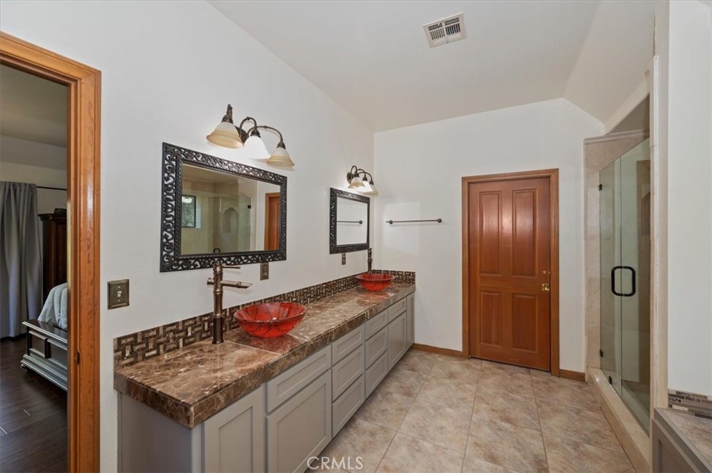 Lake Arrowhead, California, 92352, United States, 4 Bedrooms Bedrooms, ,5 BathroomsBathrooms,Residential,Active,2041533
