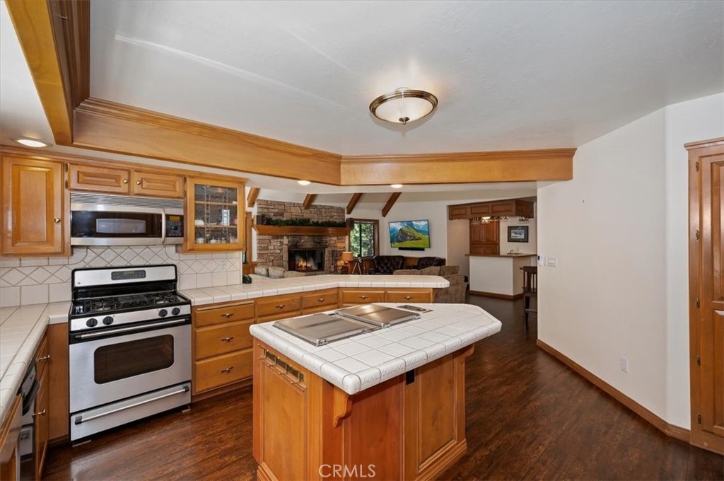Lake Arrowhead, California, 92352, United States, 4 Bedrooms Bedrooms, ,5 BathroomsBathrooms,Residential,Active,2041533