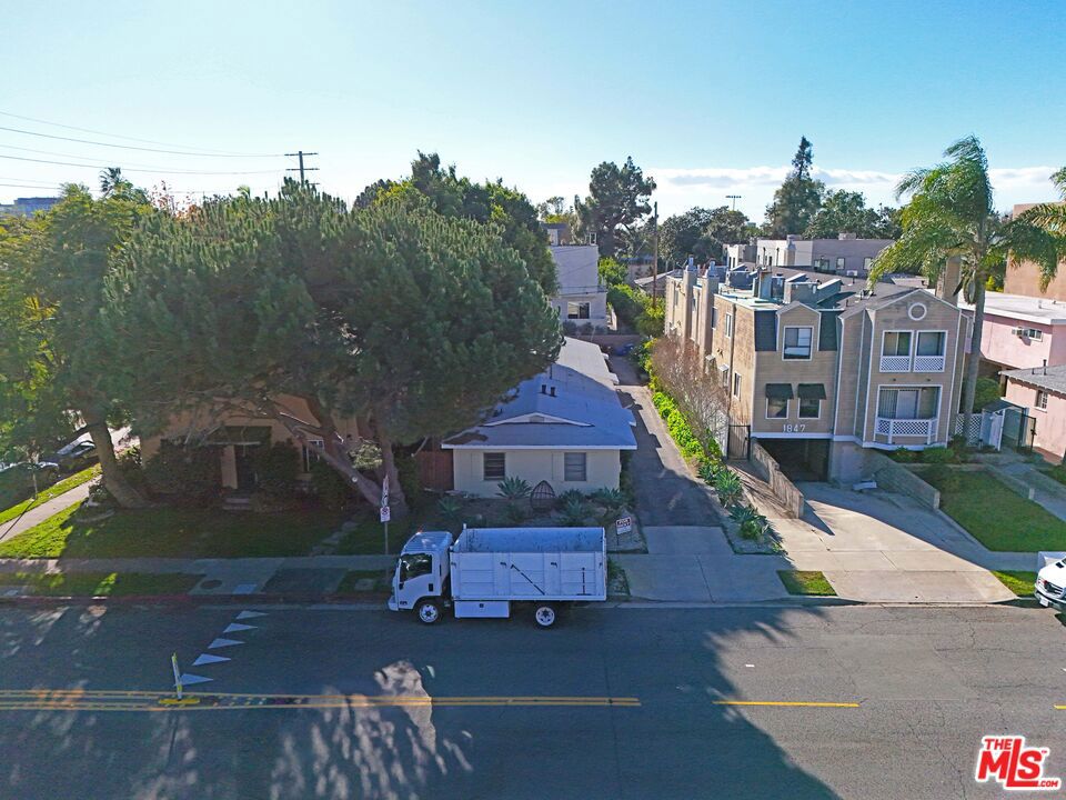 1851 S Barrington Avenue