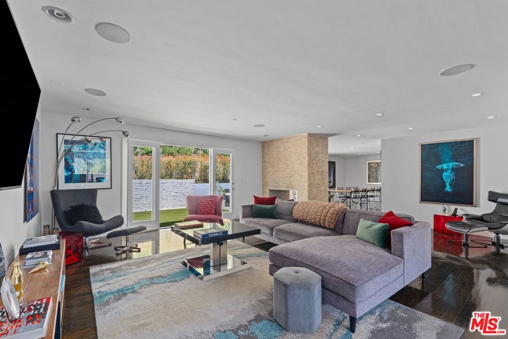 Photo of 7561 Devista Drive, Los Angeles, CA 90046 (MLS # 26874669)