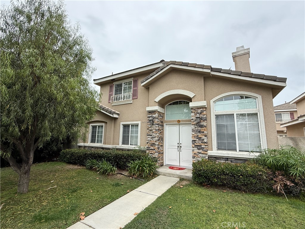 The town house is located at very safety area. It is in Temple City School District. Recently totally remodeled. Brand new kitchen and brand new bedrooms and bathrooms. One bedroom and one full bathroom is downstairs. Upstairs there are one master bedroom with a master bathroom and a walking closet , also two more bedrooms and one full bathroom and a loft. The house is bright. It has a high ceiling. The location is very convenient to Mall, Shops, Supermarkets, restaurants. It's about 10 minutes driving to PCC, Caltech, Downtown Pasadena, LA Arboretum and so on. Easy access to the freeway 10 and 210.