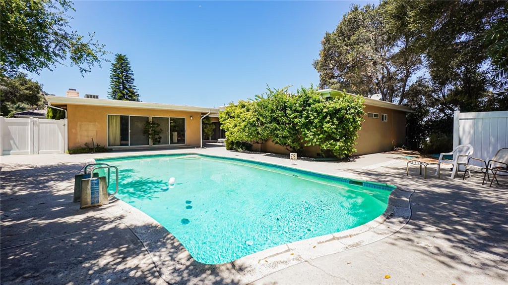 Photo of 11467 Dona Cecilia DR, Studio City, CA 91604 (MLS # TR26126362)