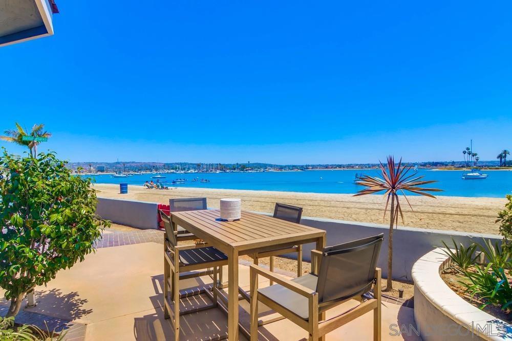 3291 Bayside Walk