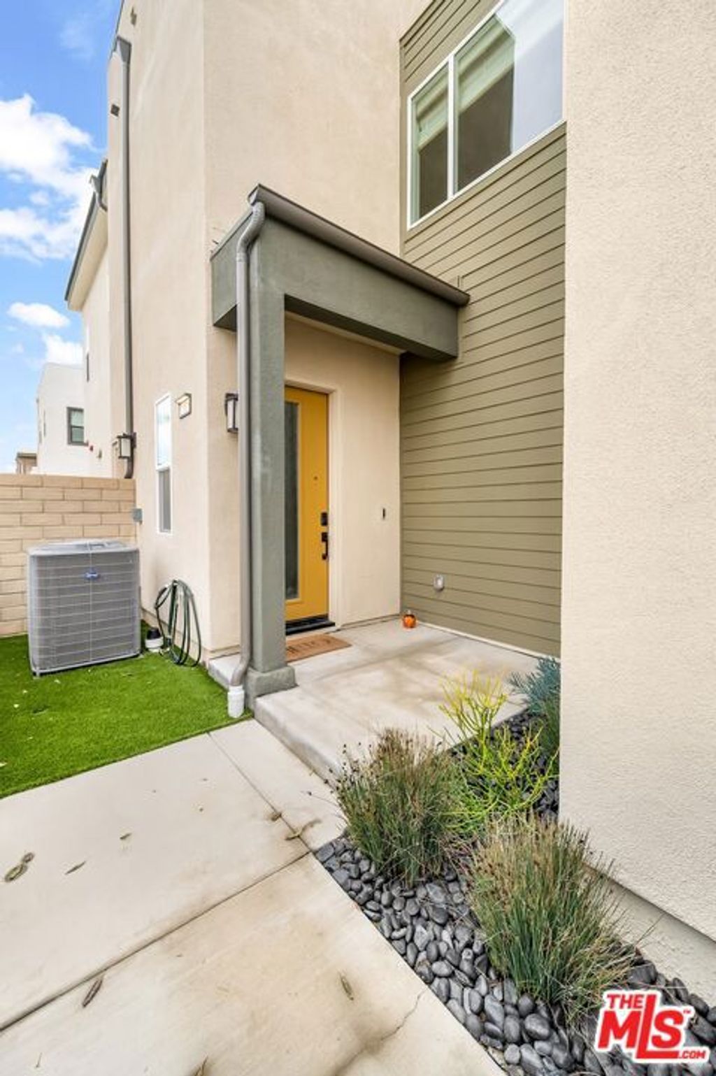 Photo of 27525 Illumination Court, Valencia, CA 91381 (MLS # 26632739)