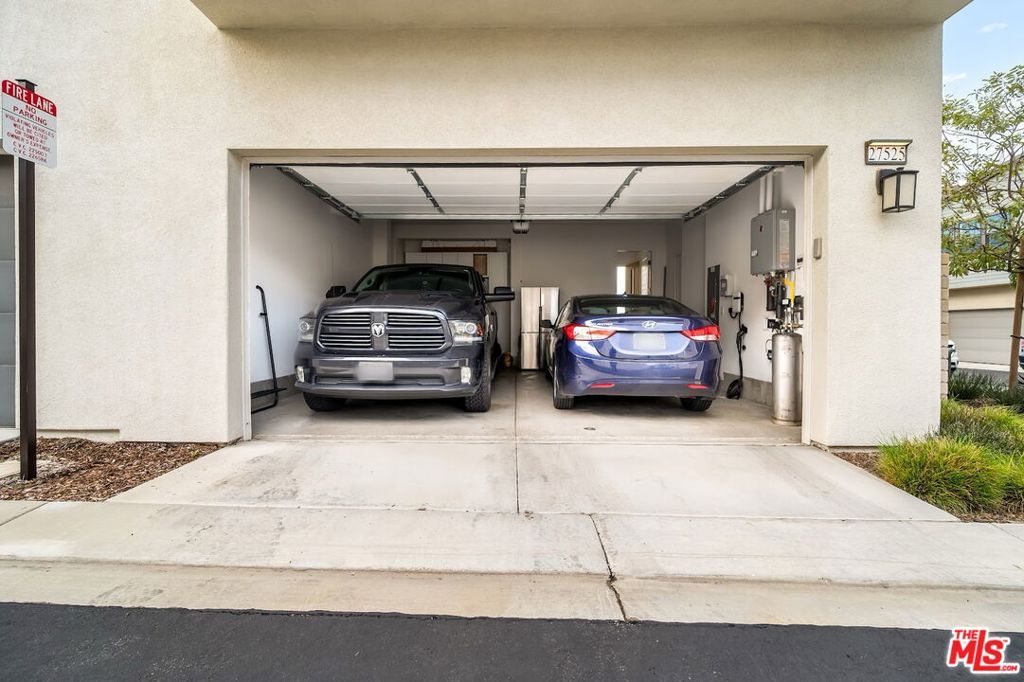 Photo of 27525 Illumination Court, Valencia, CA 91381 (MLS # 26632739)