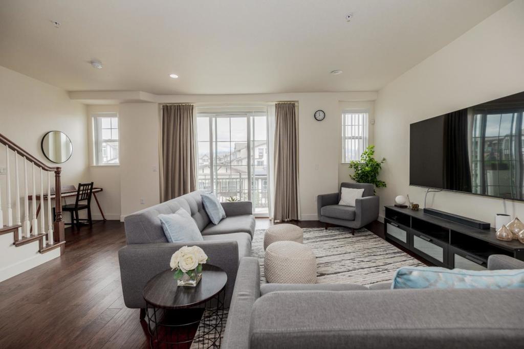 15640 Santorini Lane