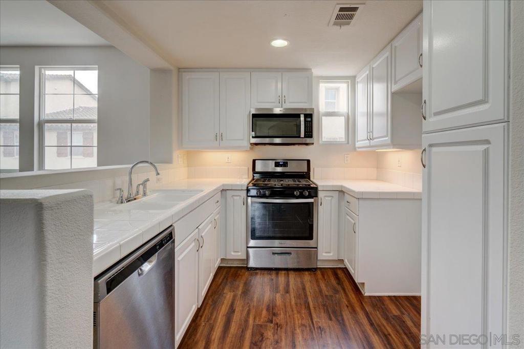 762 Castaway Cv Cv, San Diego CA 92154