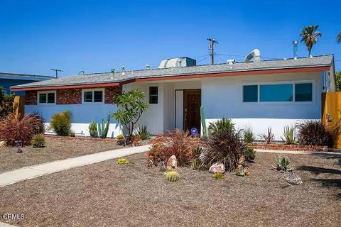 Photo of 7824 Tujunga Avenue, North Hollywood, CA 91605 (MLS # P1-26076)