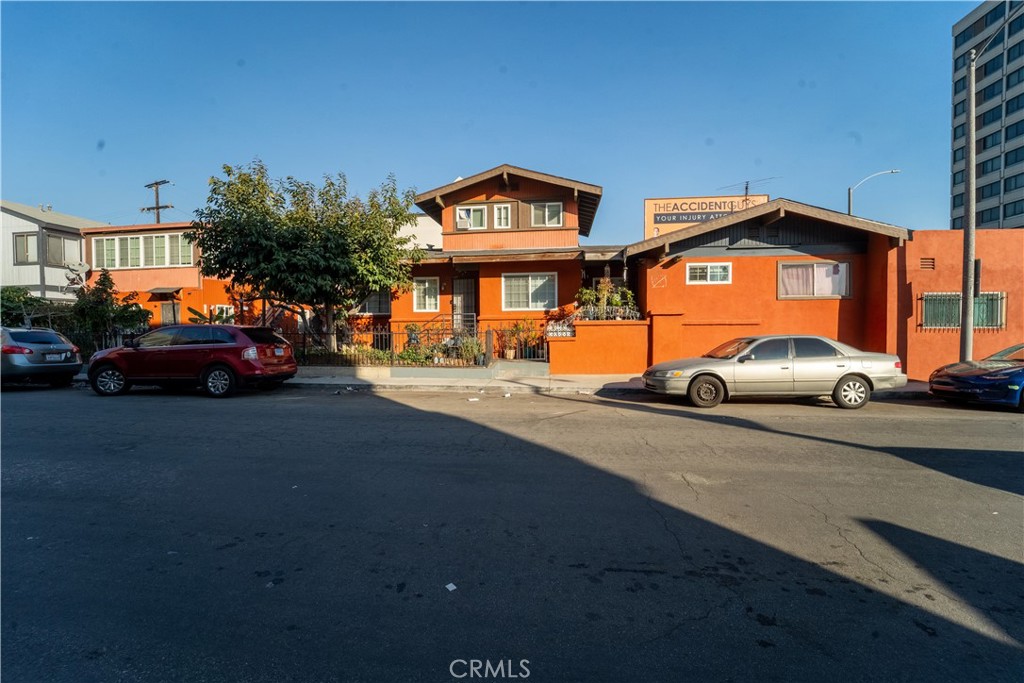 Rare Long Beach Investment Portfolio – 2 Parcels | 10 Units + Billboard
Prime investor opportunity with 2 adjacent parcels on a high-traffic corner. Includes a 9-unit multifamily (approx. 4,220 SF, built 1942) and a 3 bed, 2 bath SFR (approx. 1,136 SF, built 1913) on a 5,982 SF lot. Strong rental demand area with long-term tenants and value-add potential through unit upgrades or redevelopment (buyer to verify with city). Bonus on-site billboard offers rare passive income stream (buyer to verify use/income). Located near downtown, hospitals, and transit. Zoning may support future mixed-use or higher density (buyer to verify). Ideal for 1031 exchange, cash flow investors, or long-term hold with upside.