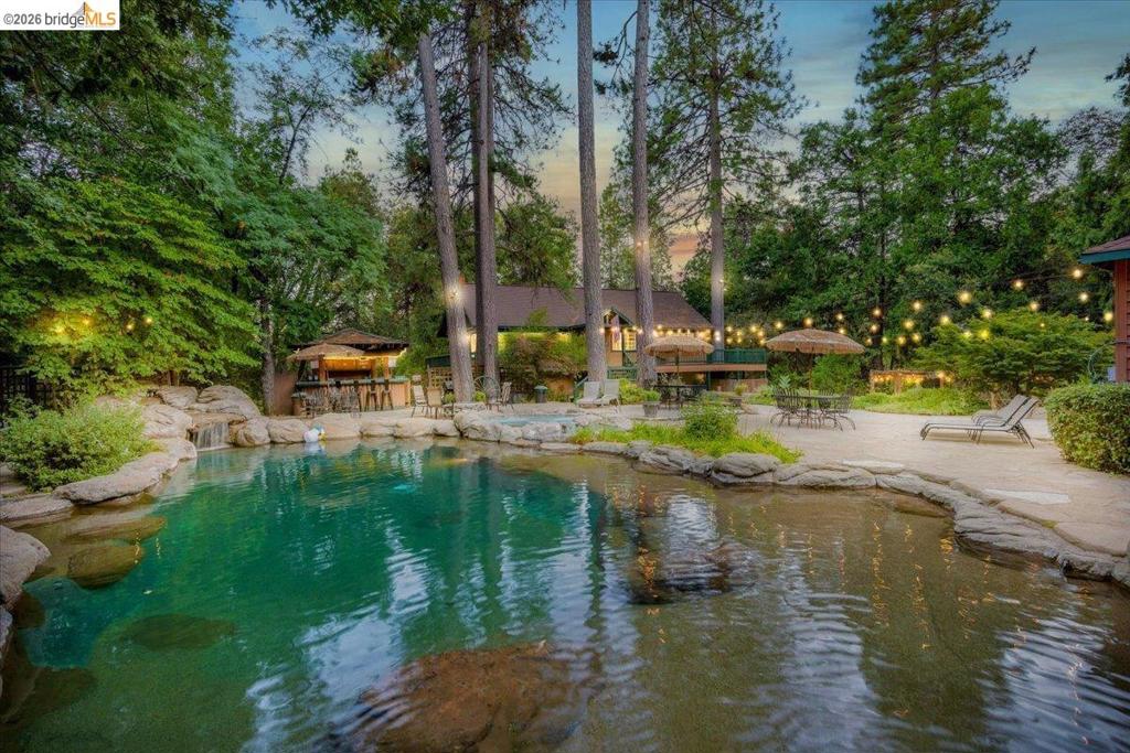 22732 Middle Camp