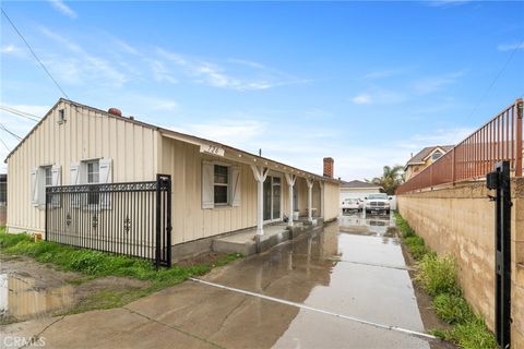 Photo of 728 N Euclid Street, Santa Ana, CA 92703 (MLS # PW25274208)
