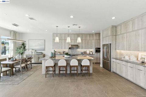 Photo of 1589 Strathaven Place Pl, Brentwood, CA 94513 (MLS # 41133717)