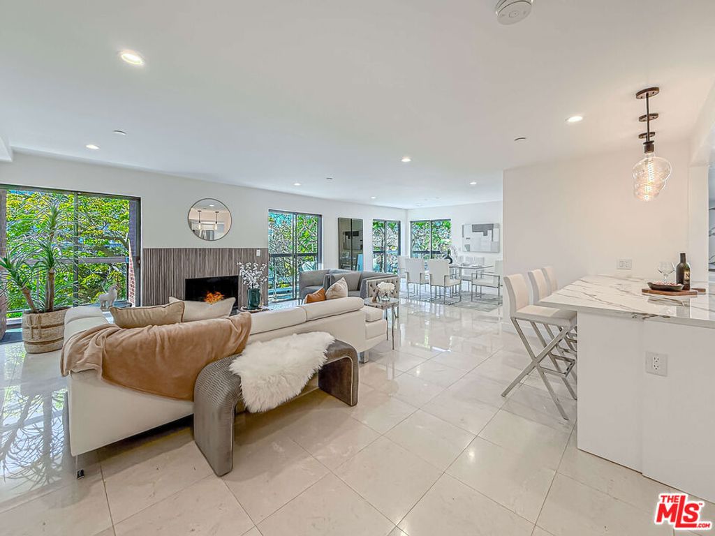 Photo of 1133 5th Street #301, Santa Monica, CA 90403 (MLS # 26651399)