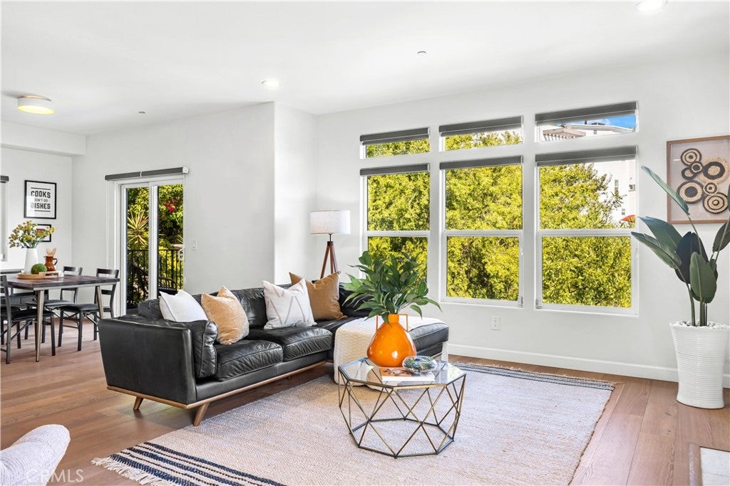 3822 Clayton Avenue, Los Angeles CA 90027