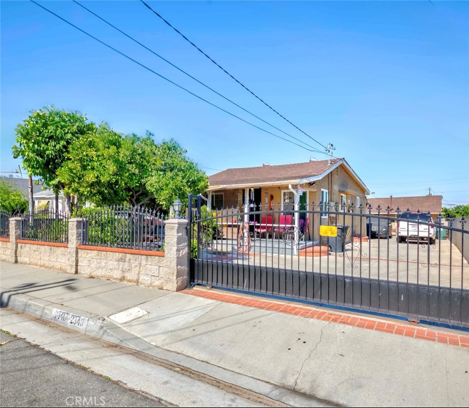 SMART INVESTMENT! This DUPLEX -Recently Upgraded- is located in the prime location and in the heart of Rosemead! Walking distances to shopping, dinning, bus stations and easy access to all the major freeways. This versatile duplex property offering exceptional value and plenty of room to grow. Featuring two well-maintained 1 bed/1 bath units. This property is perfect for investors, multi-generational living, or a live-in-owner looking to generate rental income. Live in one unit and rent out the other in such a sought-after area with strong rental demand! The fully concrete lot provides low-maintenance living and opens up exciting possibilities for future development.
This DUPLEX is the PERFECT BLEND of Comfort, Convenience, and Investment Potential.