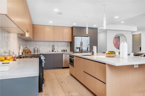 Photo of 5110 Whitsett Avenue #105, Valley Village, CA 91607 (MLS # OC25115129) Photo of 5110 Whitsett Avenue #105, Valley Village, CA 91607 (MLS # OC25115129)