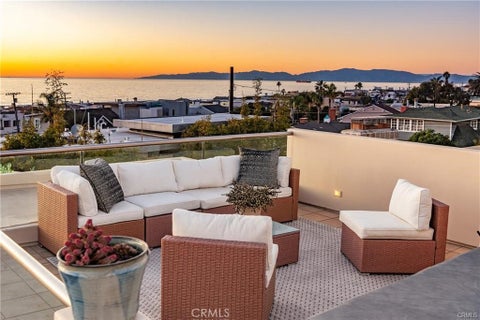 Photo of 2242 Circle DR, Hermosa Beach, CA 90254 (MLS # SB26128045)