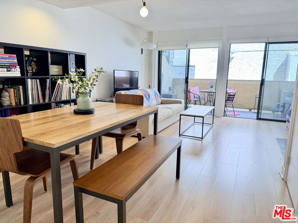 Photo of 350 Burchett Street #101, Glendale, CA 91203 (MLS # 26667415)