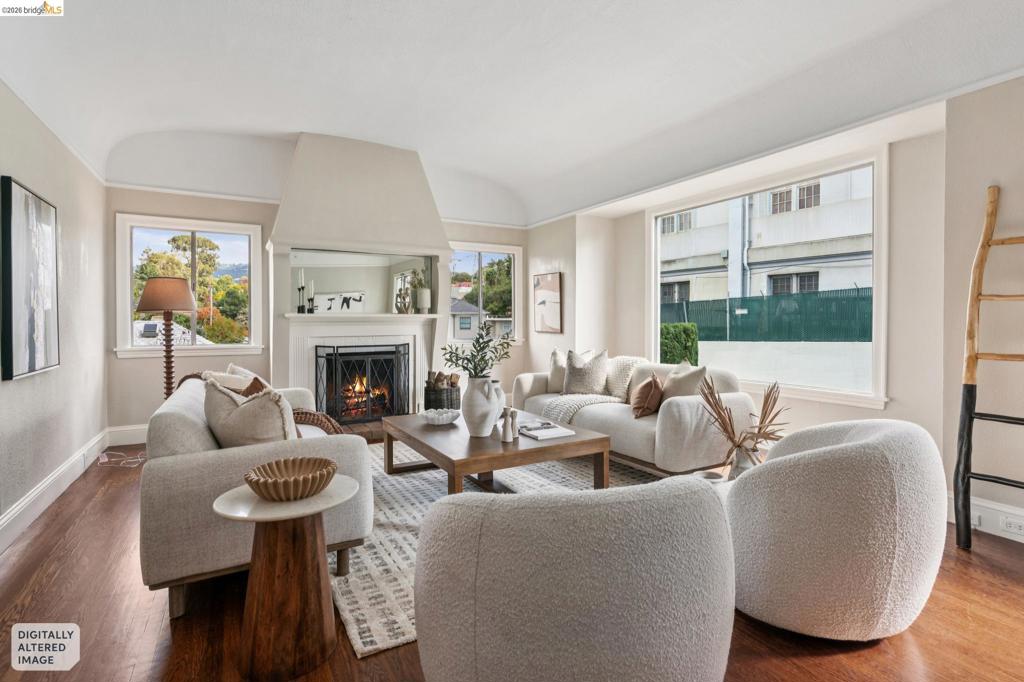 733 Grosvenor Pl