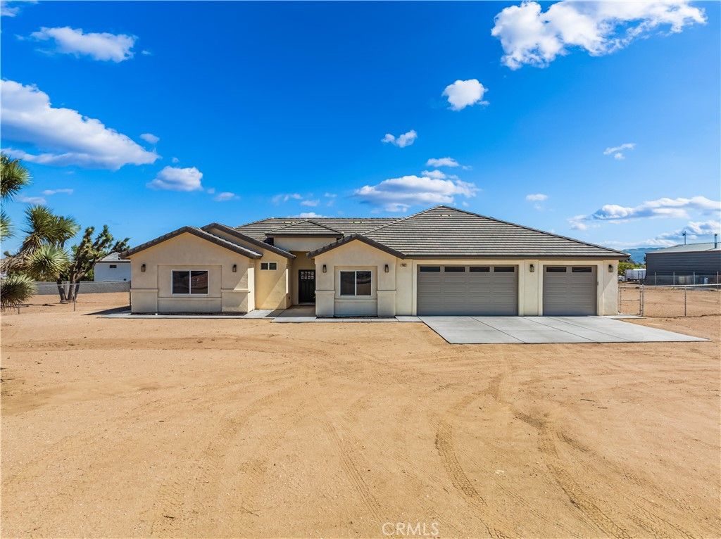 Photo of 7453 Daisy Road, Oak Hills, CA 92344 (MLS # SW25224950)