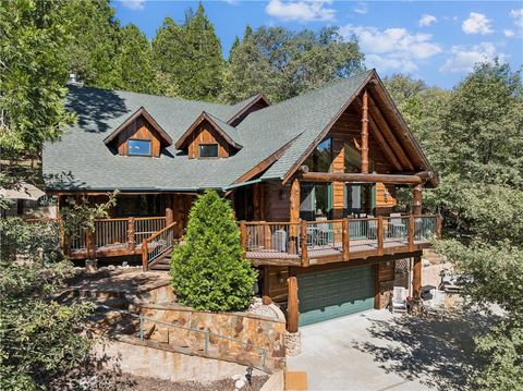 Photo of 830 Zurich Drive, Lake Arrowhead, CA 92352 (MLS # IG26132039)