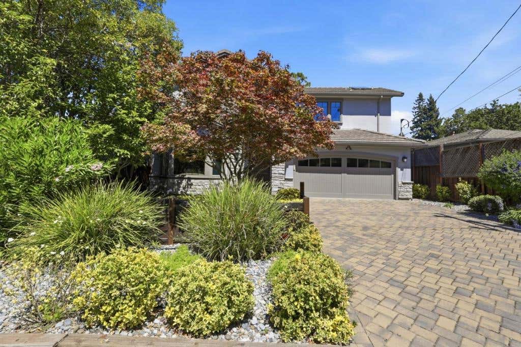 Photo of 2025 Santa Cruz Avenue, Menlo Park, CA 94025 (MLS # ML82055374)